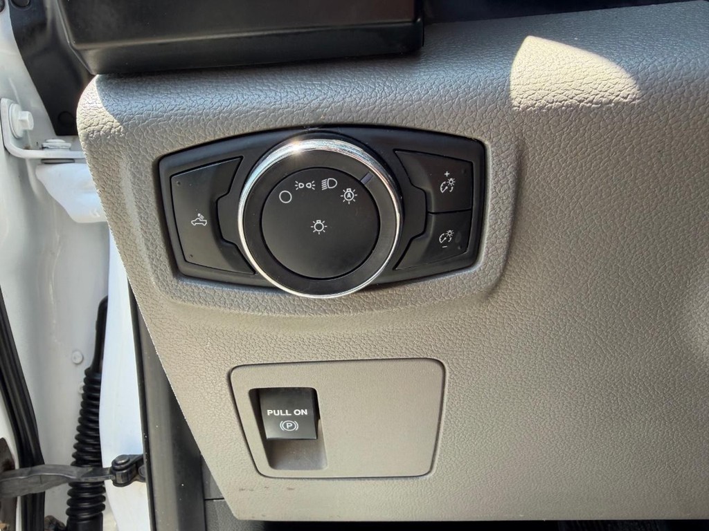 Ford F-150 Vehicle Full-screen Gallery Image 29