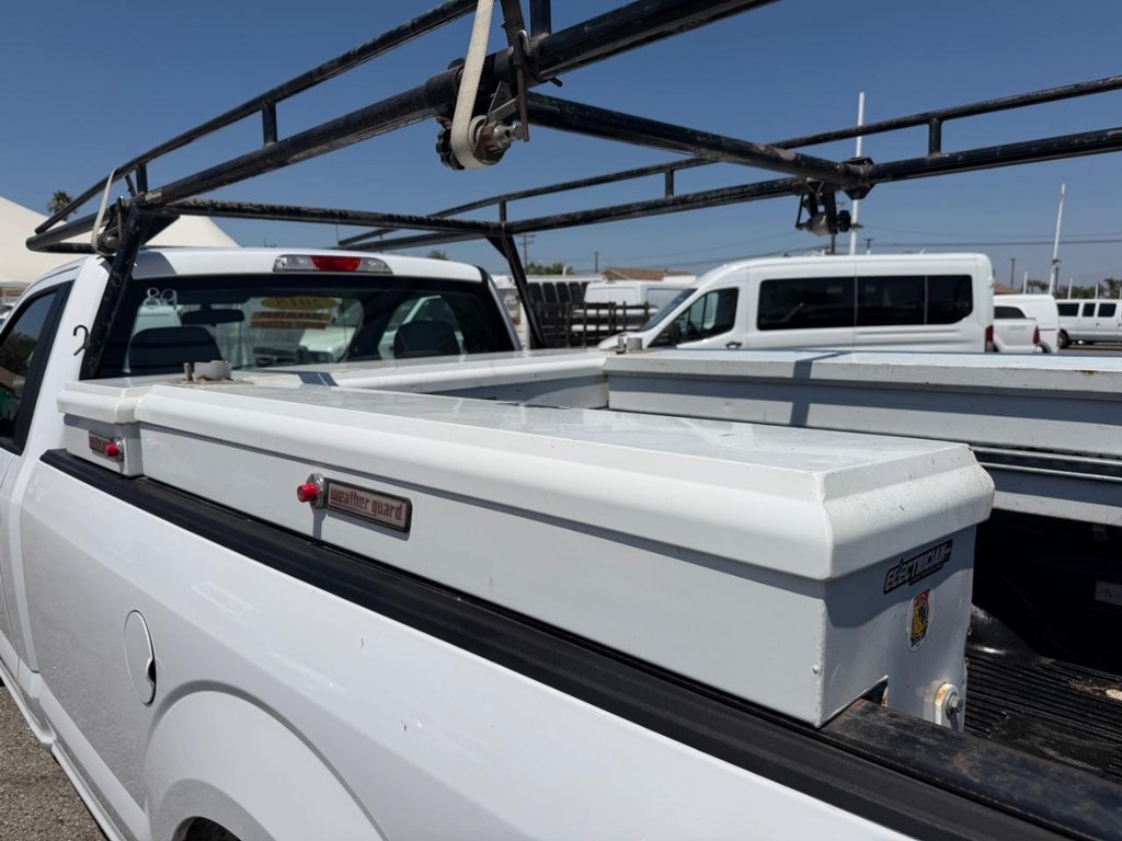 Ford F-150 Vehicle Full-screen Gallery Image 30
