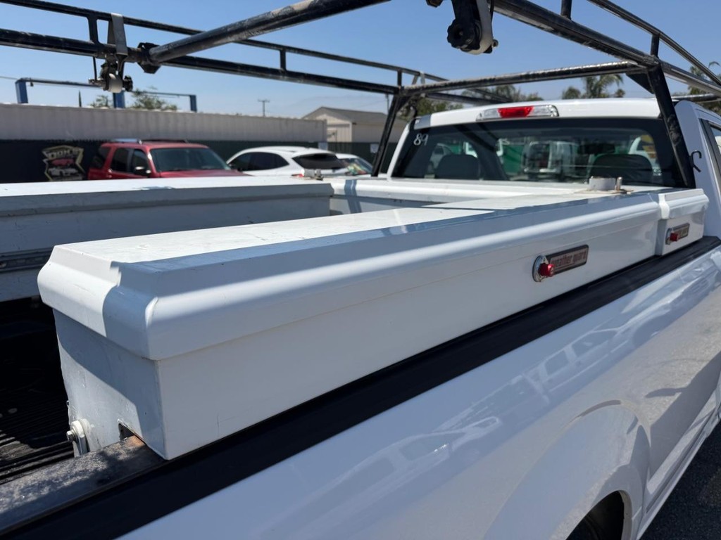 Ford F-150 Vehicle Full-screen Gallery Image 31