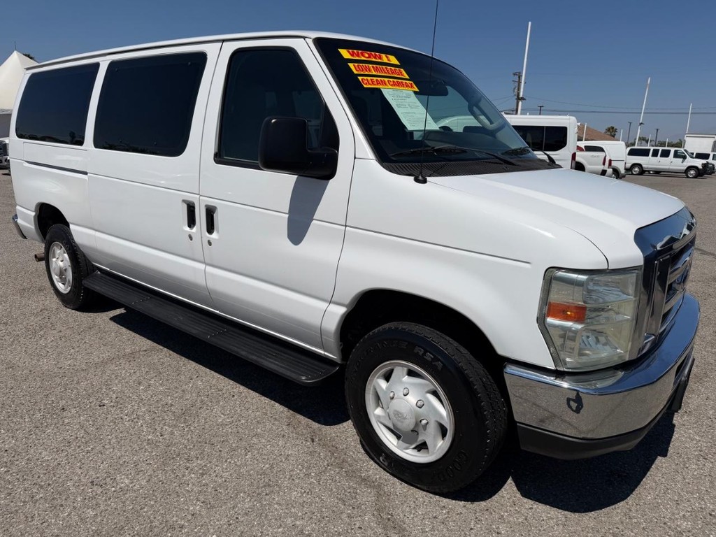 Ford E-350 XLT 12 Passenger Van Vehicle Full-screen Gallery Image 03