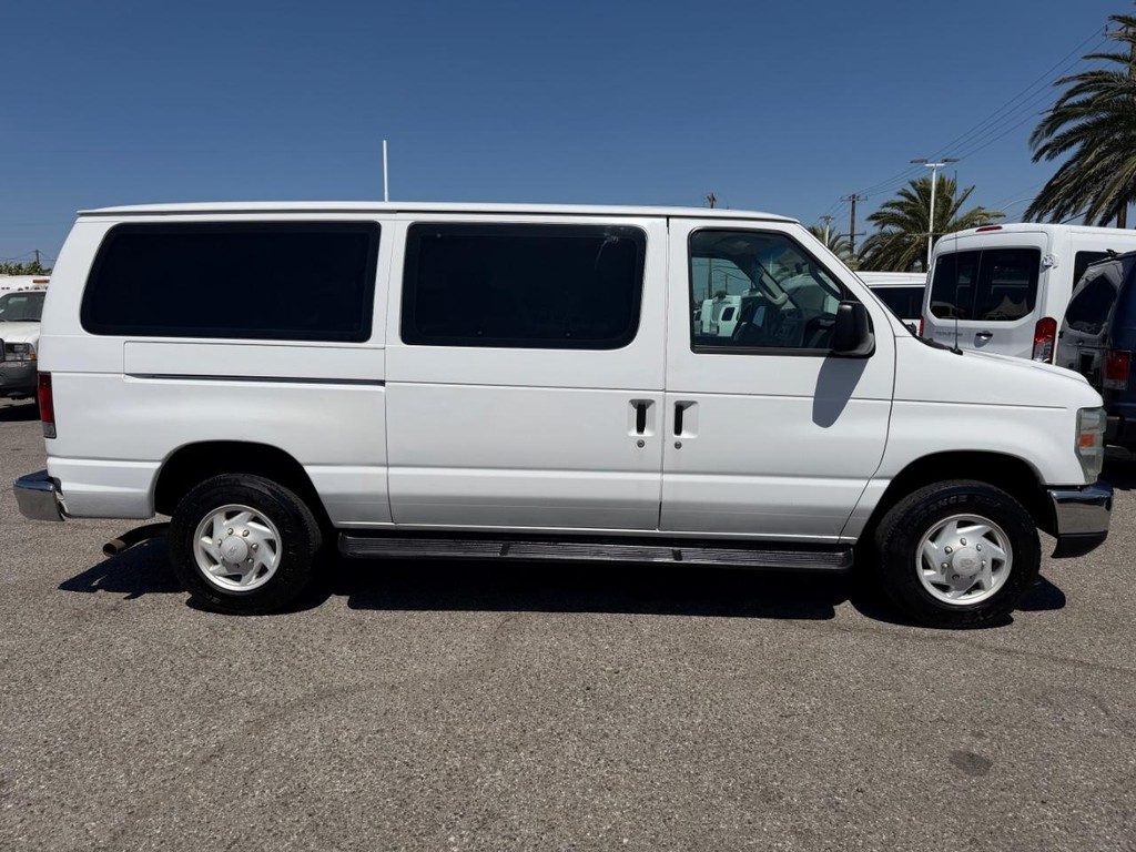 Ford E-350 XLT 12 Passenger Van Vehicle Full-screen Gallery Image 05