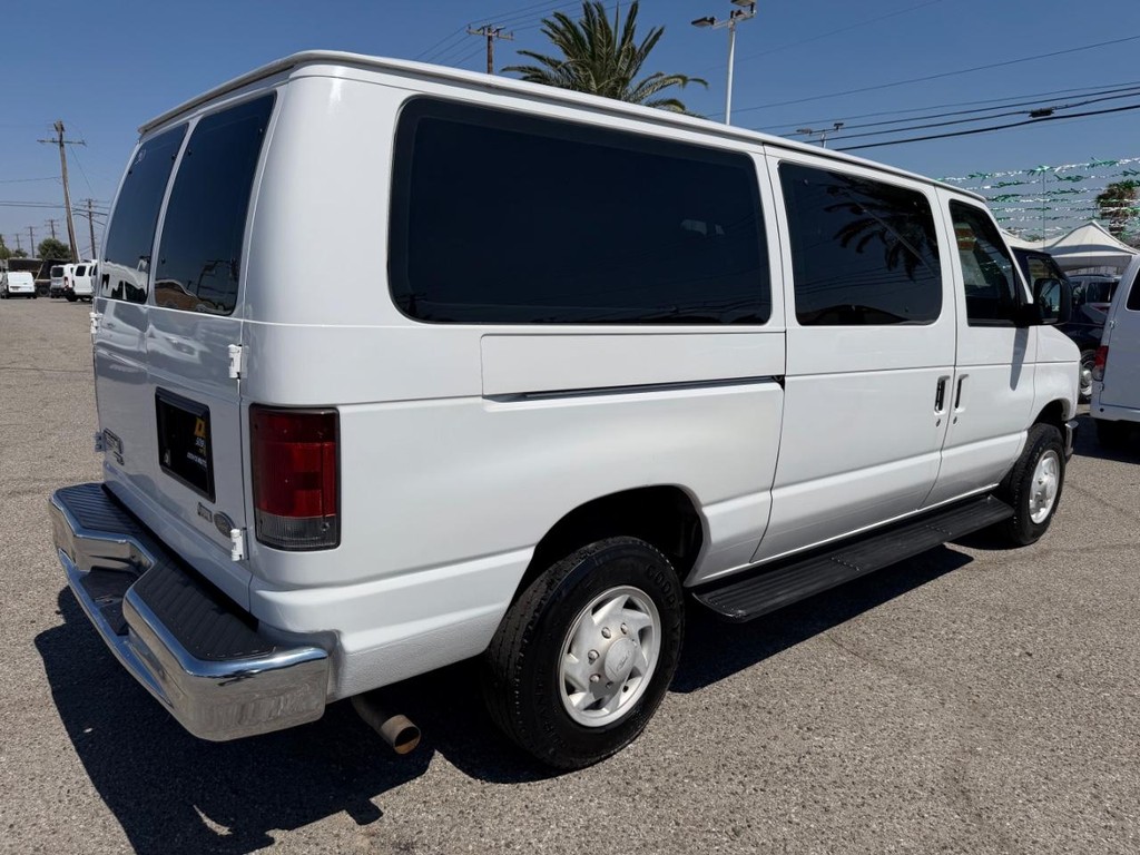 Ford E-350 XLT 12 Passenger Van Vehicle Full-screen Gallery Image 06