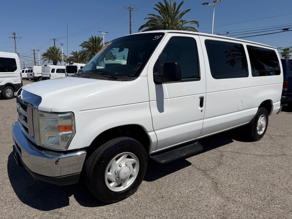 Ford E-350 XLT 12 Passenger Van Vehicle Full-screen Gallery Image 12