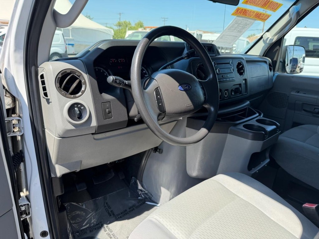 Ford E-350 XLT 12 Passenger Van Vehicle Full-screen Gallery Image 16