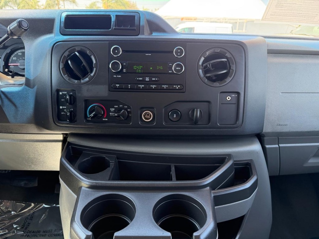 Ford E-350 XLT 12 Passenger Van Vehicle Full-screen Gallery Image 25