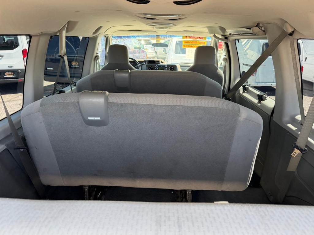 Ford E-350 XLT 12 Passenger Van Vehicle Full-screen Gallery Image 38