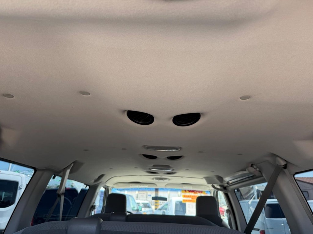Ford E-350 XLT 12 Passenger Van Vehicle Full-screen Gallery Image 39