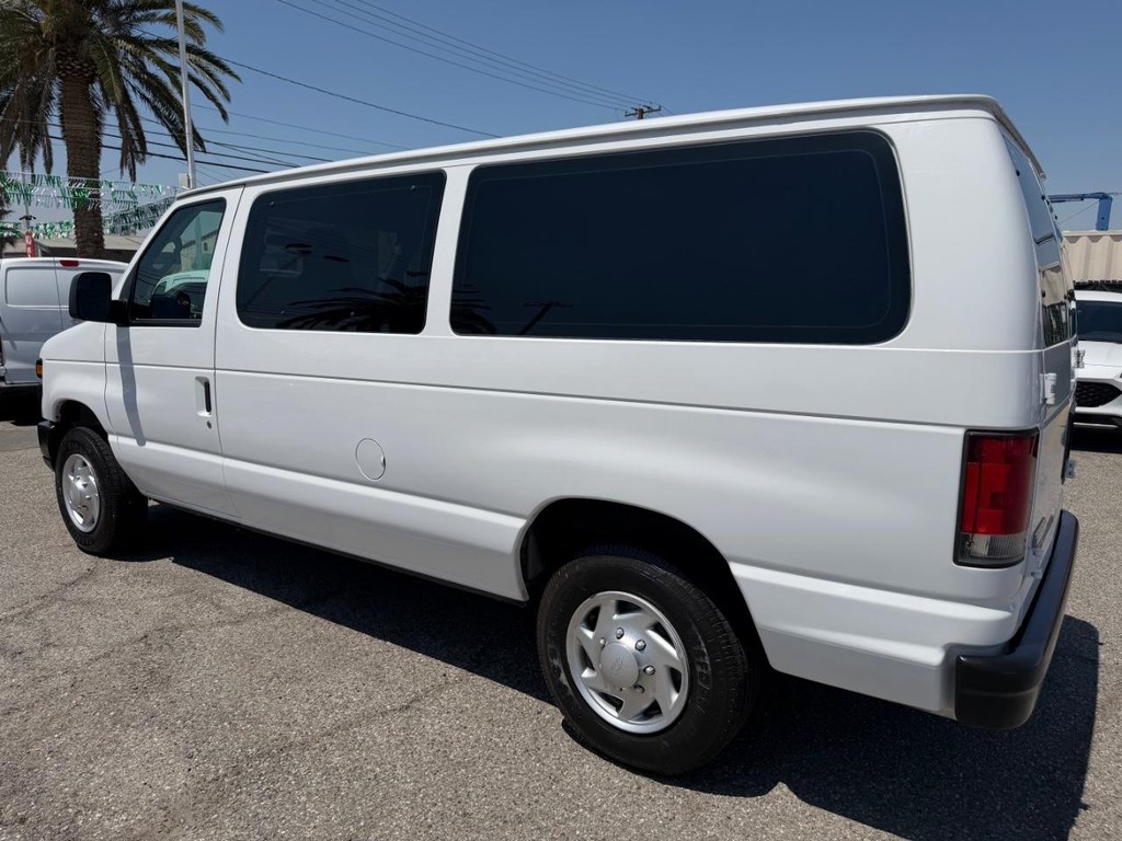 Ford E-150 8 Passenger Van Vehicle Full-screen Gallery Image 09