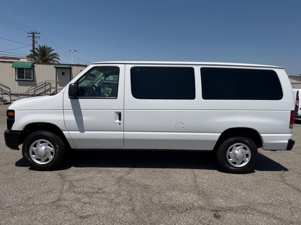 Ford E-150 8 Passenger Van Vehicle Full-screen Gallery Image 11