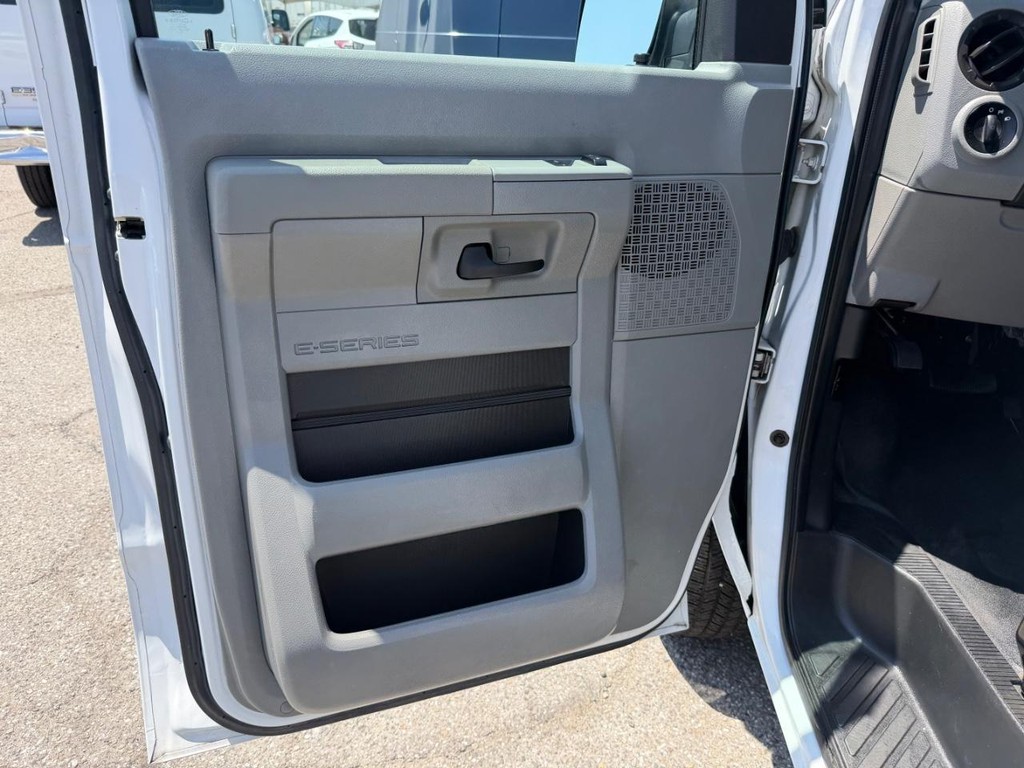 Ford E-150 8 Passenger Van Vehicle Full-screen Gallery Image 15