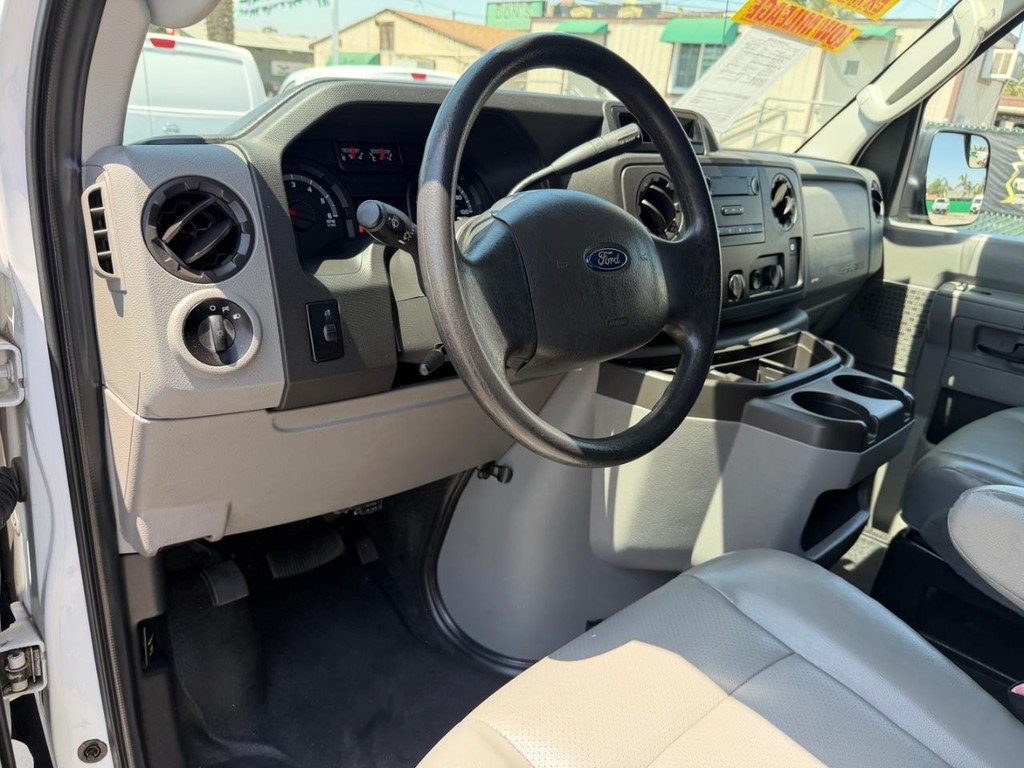 Ford E-150 8 Passenger Van Vehicle Full-screen Gallery Image 16