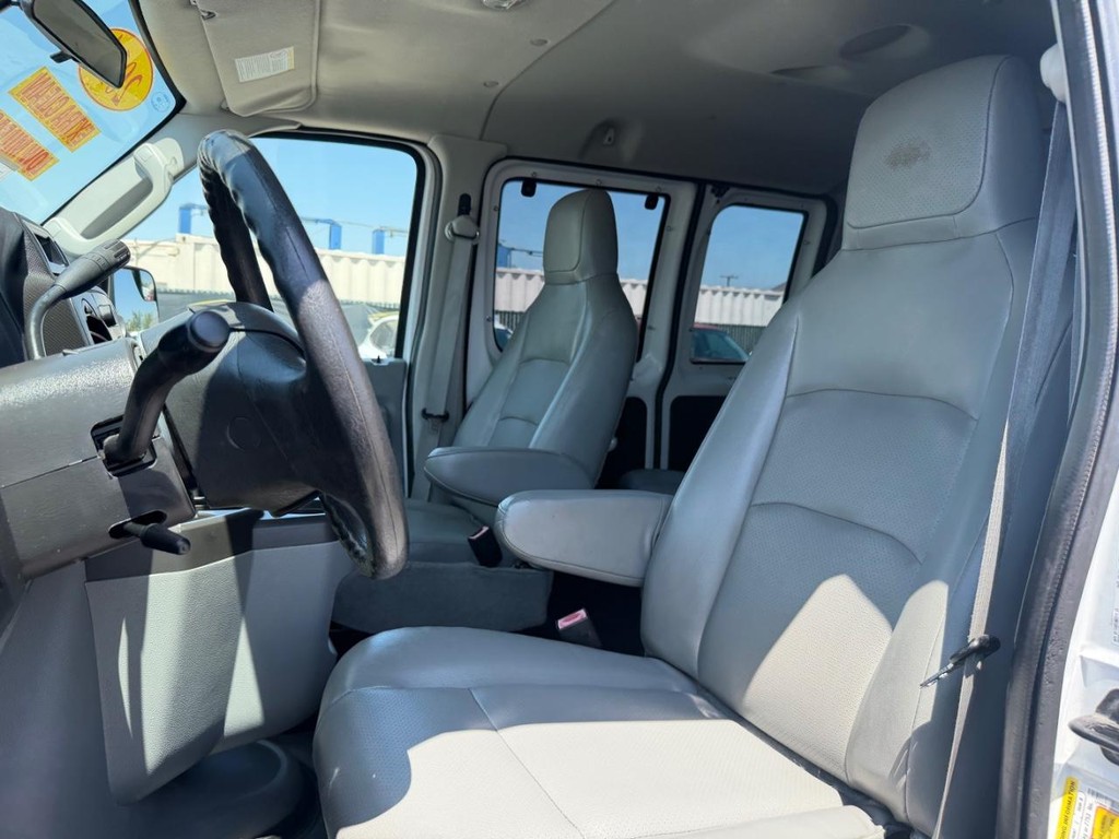 Ford E-150 8 Passenger Van Vehicle Full-screen Gallery Image 18