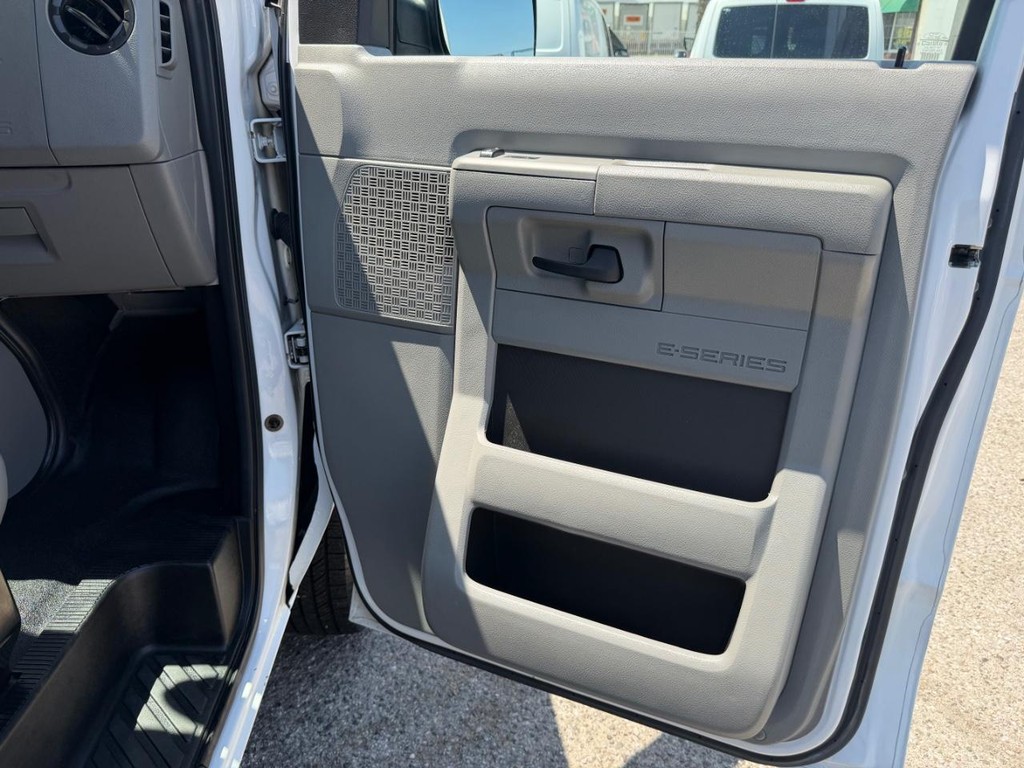 Ford E-150 8 Passenger Van Vehicle Full-screen Gallery Image 19