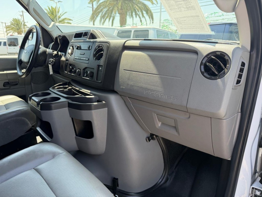 Ford E-150 8 Passenger Van Vehicle Full-screen Gallery Image 20