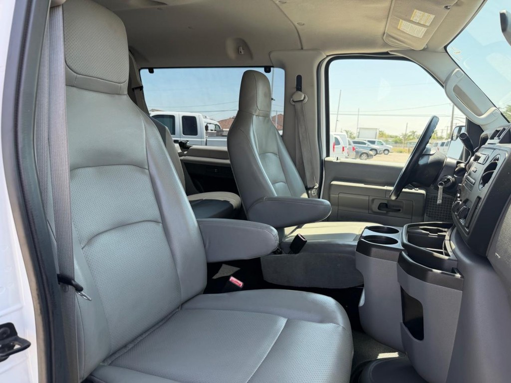 Ford E-150 8 Passenger Van Vehicle Full-screen Gallery Image 22