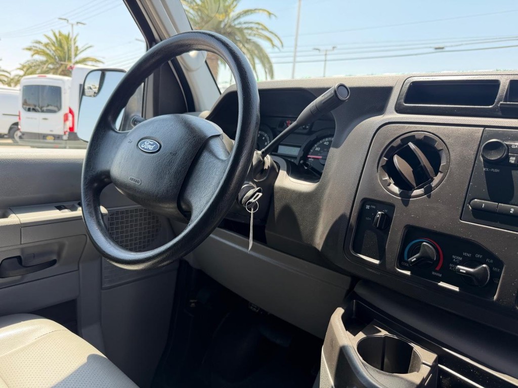 Ford E-150 8 Passenger Van Vehicle Full-screen Gallery Image 23