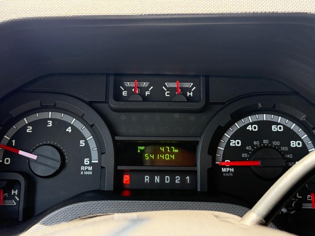 Ford E-150 8 Passenger Van Vehicle Full-screen Gallery Image 26