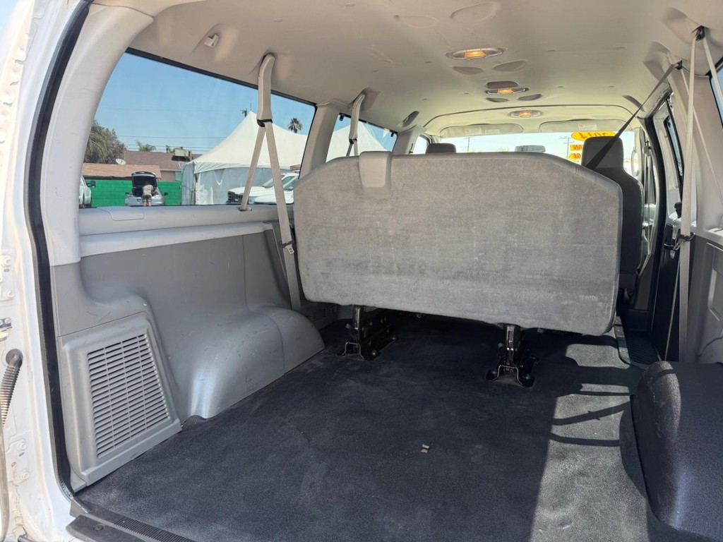 Ford E-150 8 Passenger Van Vehicle Full-screen Gallery Image 32