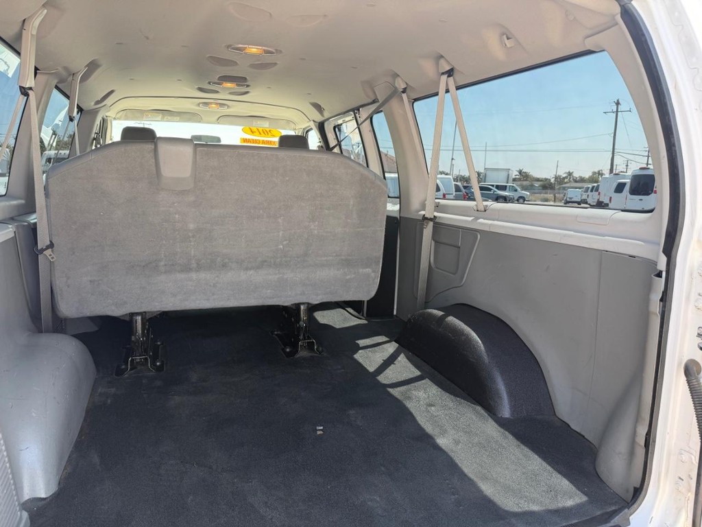 Ford E-150 8 Passenger Van Vehicle Full-screen Gallery Image 34