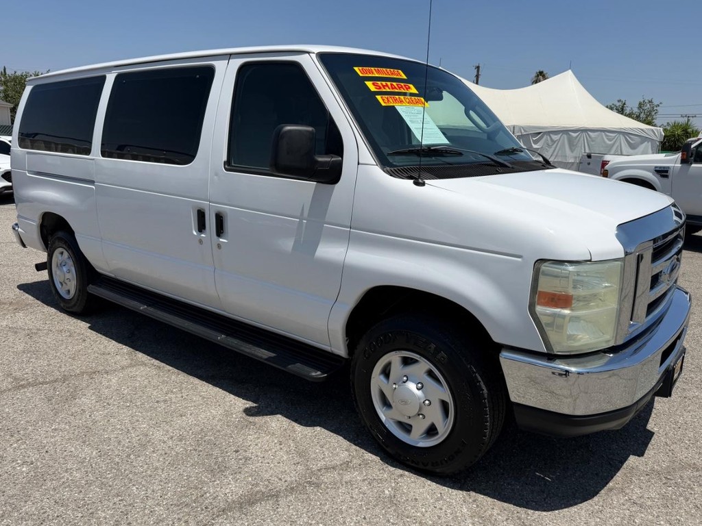 Ford E-350 XLT 12 Passenger Van Vehicle Full-screen Gallery Image 03