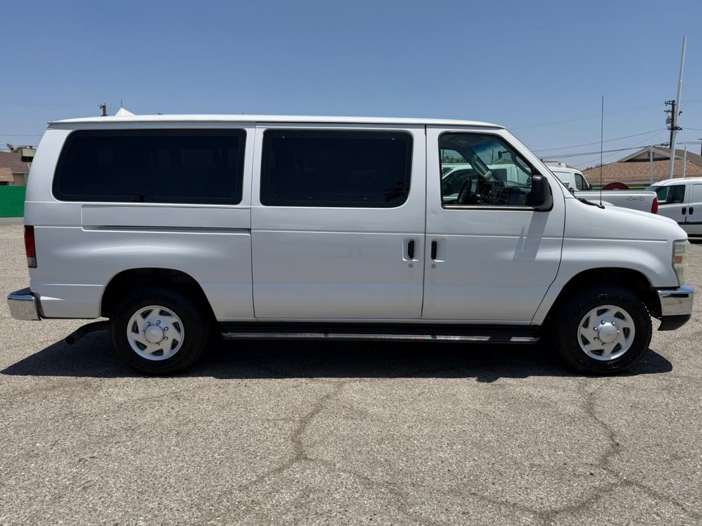 Ford E-350 XLT 12 Passenger Van Vehicle Full-screen Gallery Image 05