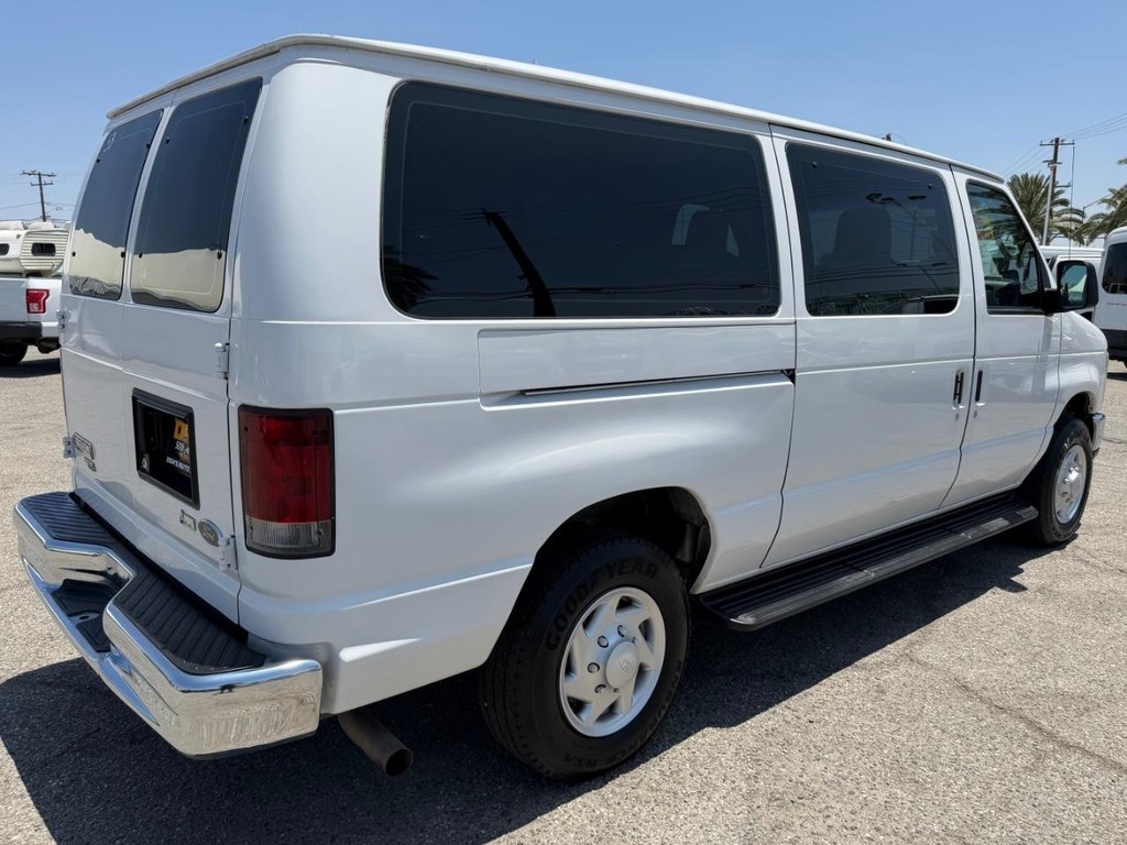 Ford E-350 XLT 12 Passenger Van Vehicle Full-screen Gallery Image 06