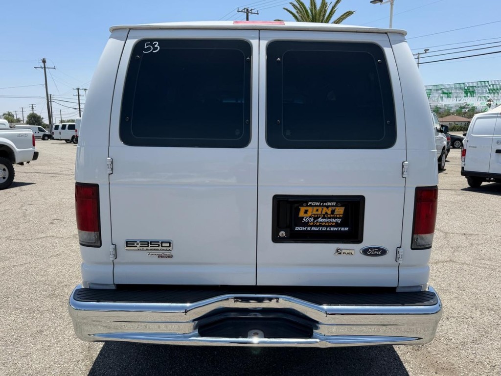 Ford E-350 XLT 12 Passenger Van Vehicle Full-screen Gallery Image 08