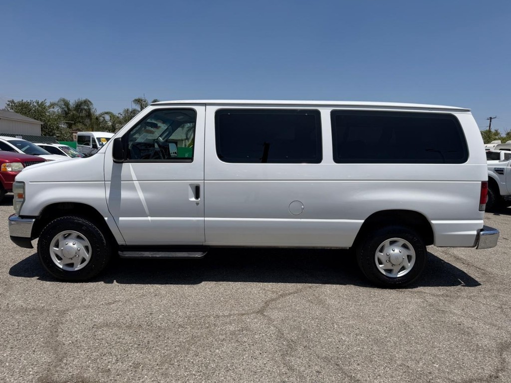 Ford E-350 XLT 12 Passenger Van Vehicle Full-screen Gallery Image 11