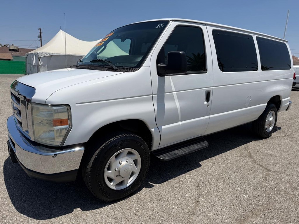 Ford E-350 XLT 12 Passenger Van Vehicle Full-screen Gallery Image 12