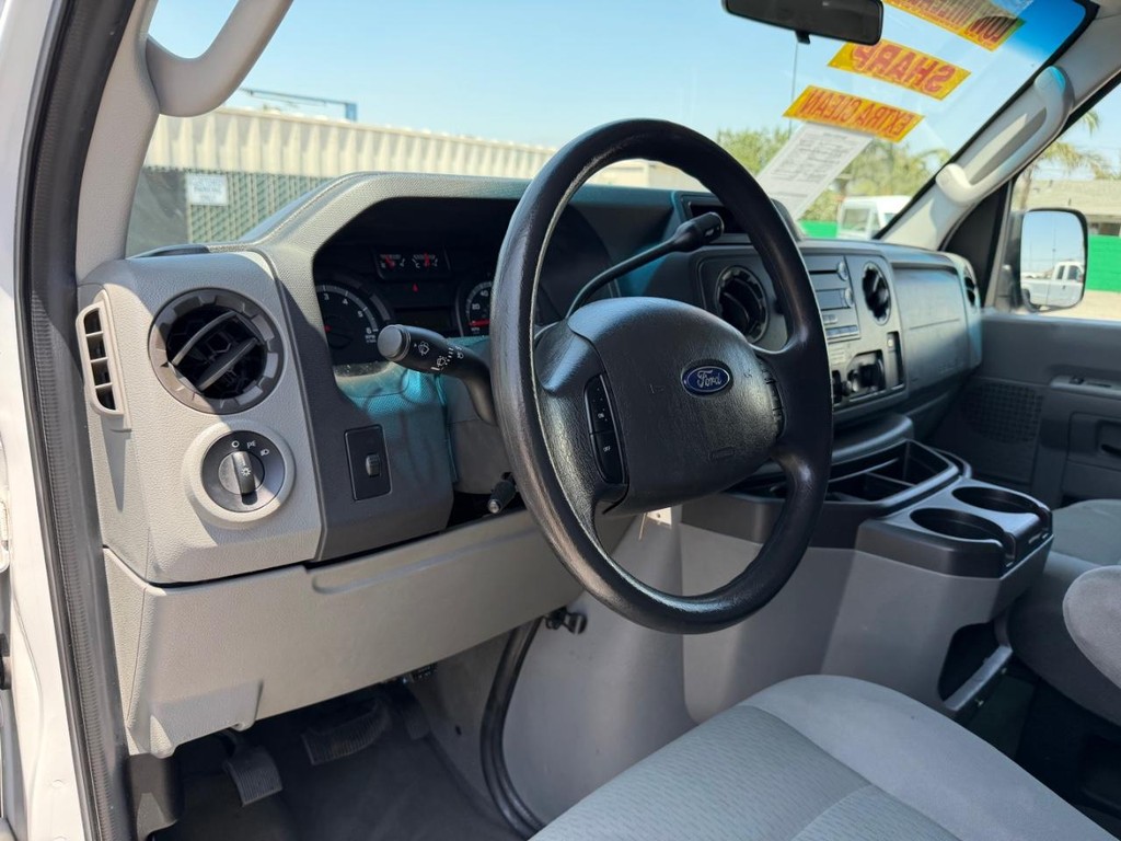 Ford E-350 XLT 12 Passenger Van Vehicle Full-screen Gallery Image 16