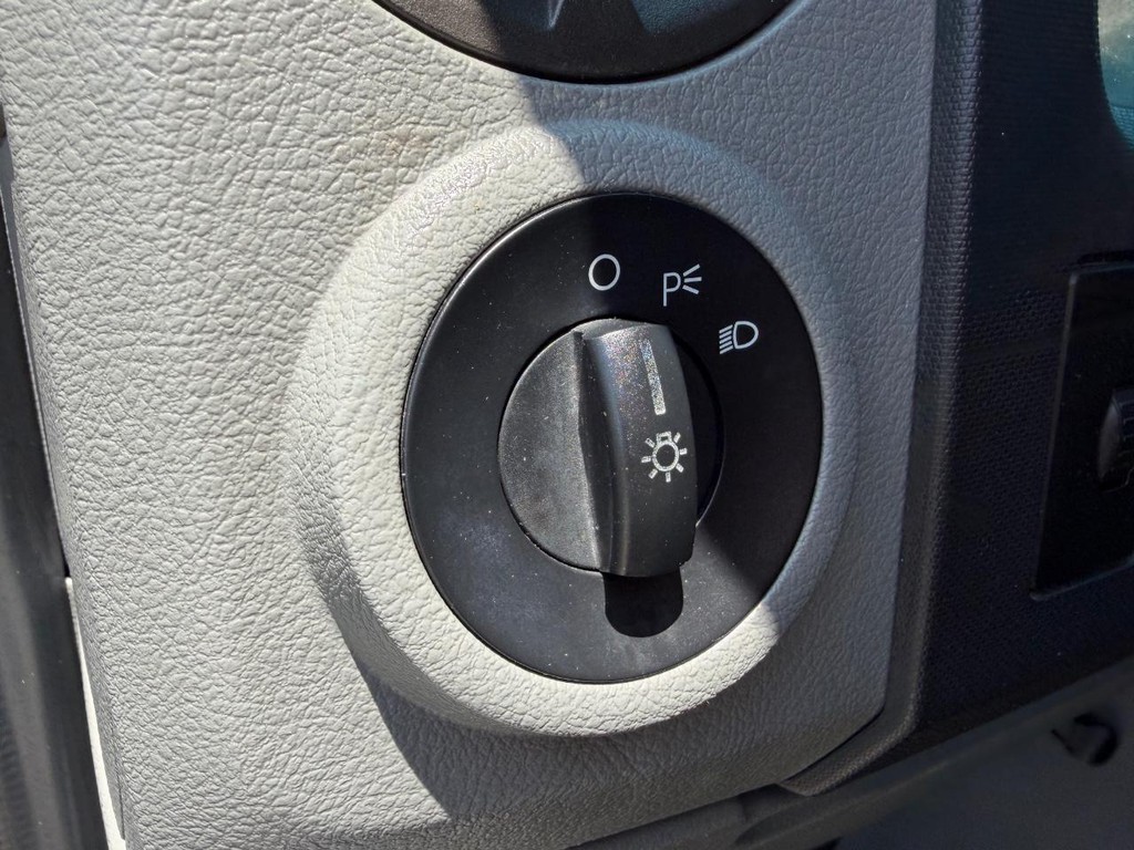 Ford E-350 XLT 12 Passenger Van Vehicle Full-screen Gallery Image 24