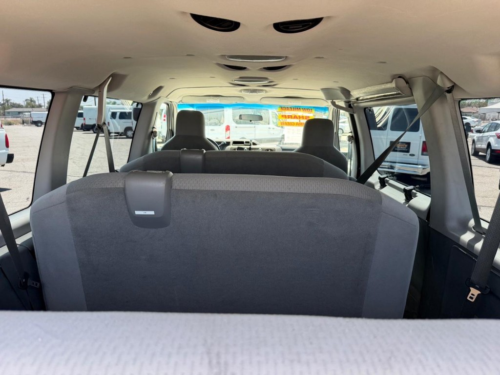 Ford E-350 XLT 12 Passenger Van Vehicle Full-screen Gallery Image 32