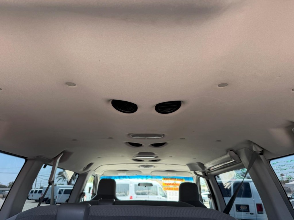 Ford E-350 XLT 12 Passenger Van Vehicle Full-screen Gallery Image 33