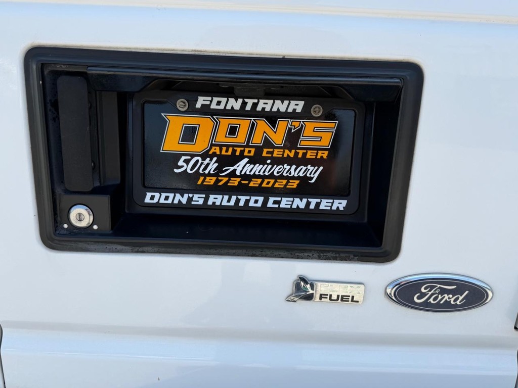 Ford E-350 XLT 12 Passenger Van Vehicle Full-screen Gallery Image 36