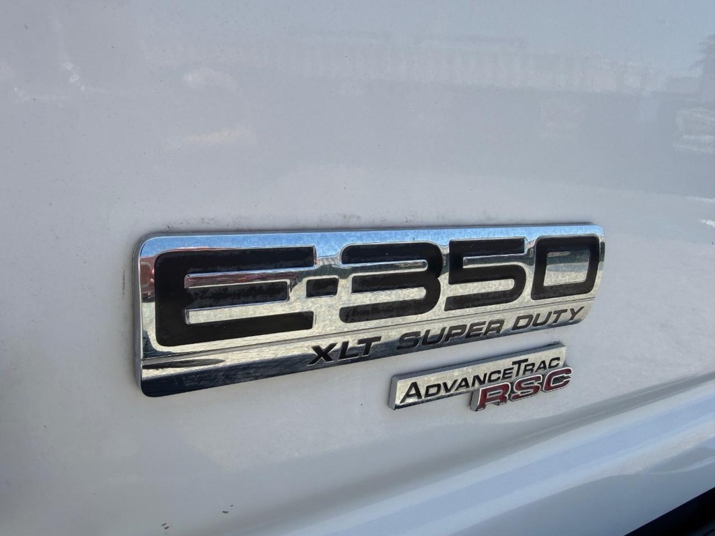 Ford E-350 XLT 12 Passenger Van Vehicle Full-screen Gallery Image 37