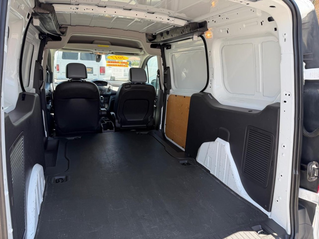 Ford Transit Connect Vehicle Full-screen Gallery Image 18