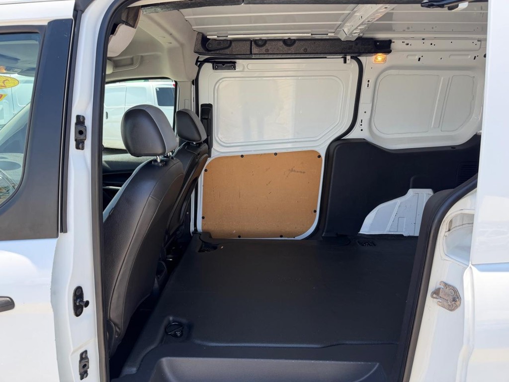 Ford Transit Connect Vehicle Full-screen Gallery Image 19