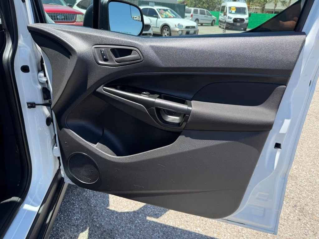 Ford Transit Connect Vehicle Full-screen Gallery Image 27