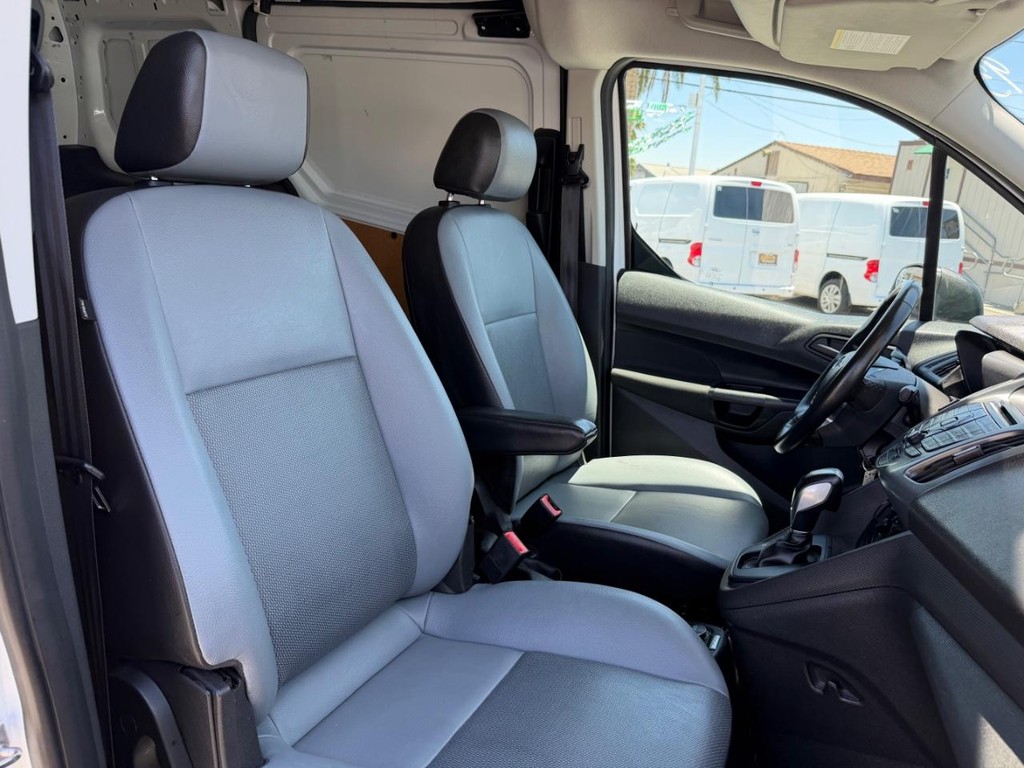 Ford Transit Connect Vehicle Full-screen Gallery Image 30