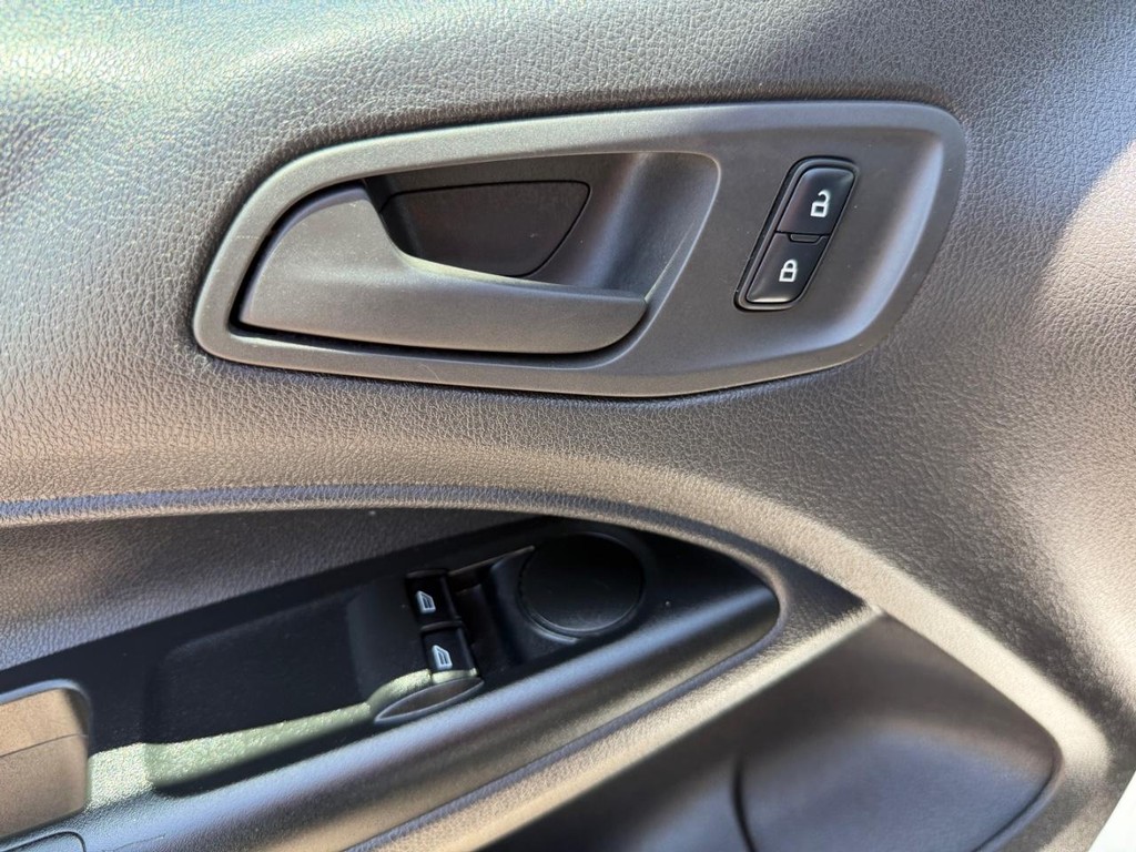 Ford Transit Connect Vehicle Full-screen Gallery Image 31