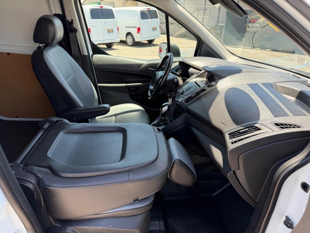 Ford Transit Connect Vehicle Full-screen Gallery Image 37