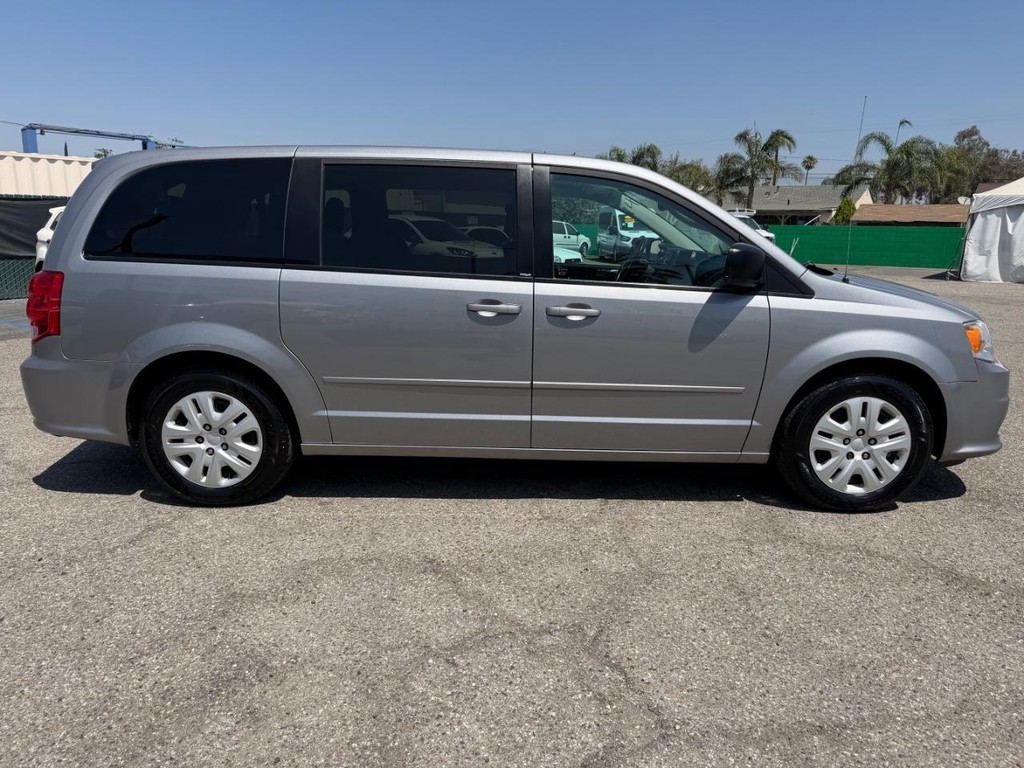 Dodge Grand Caravan Vehicle Full-screen Gallery Image 05