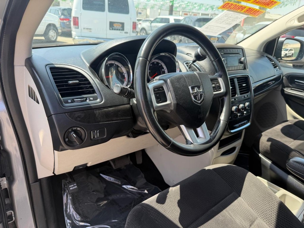 Dodge Grand Caravan Vehicle Full-screen Gallery Image 16