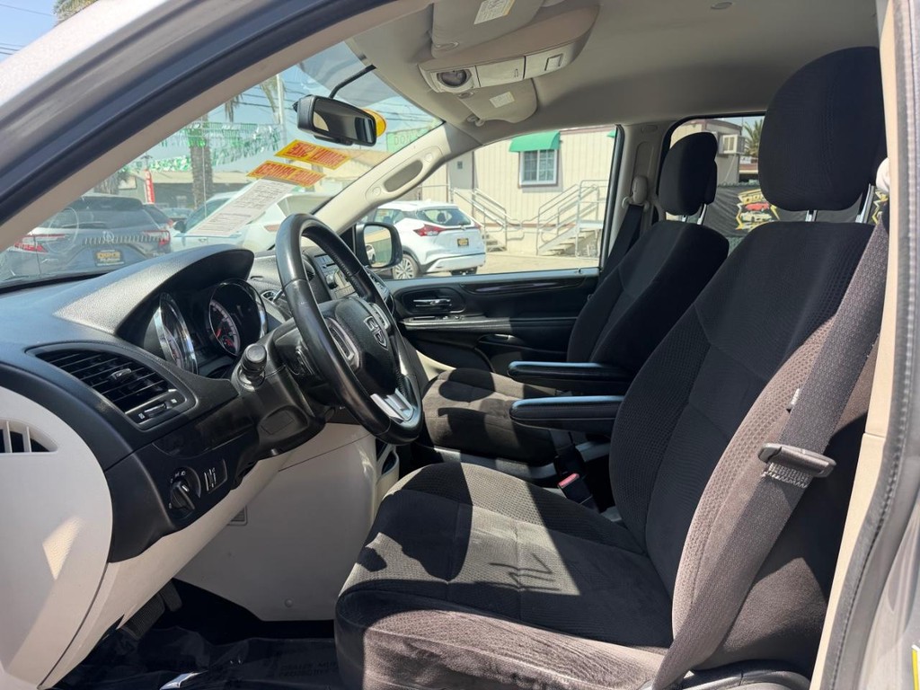 Dodge Grand Caravan Vehicle Full-screen Gallery Image 17