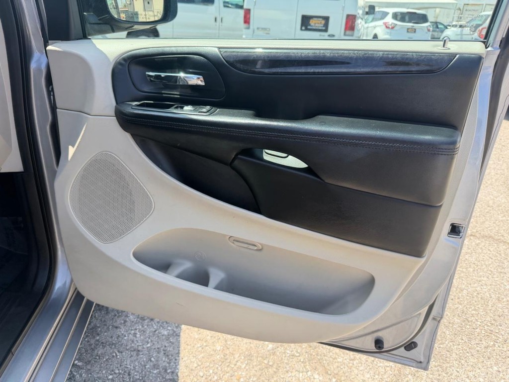 Dodge Grand Caravan Vehicle Full-screen Gallery Image 19