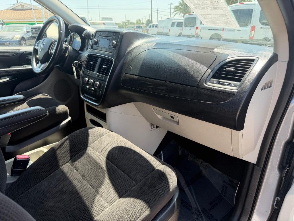 Dodge Grand Caravan Vehicle Full-screen Gallery Image 20