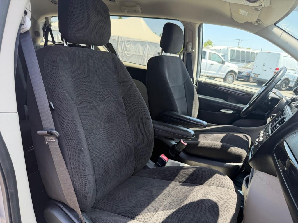 Dodge Grand Caravan Vehicle Full-screen Gallery Image 22