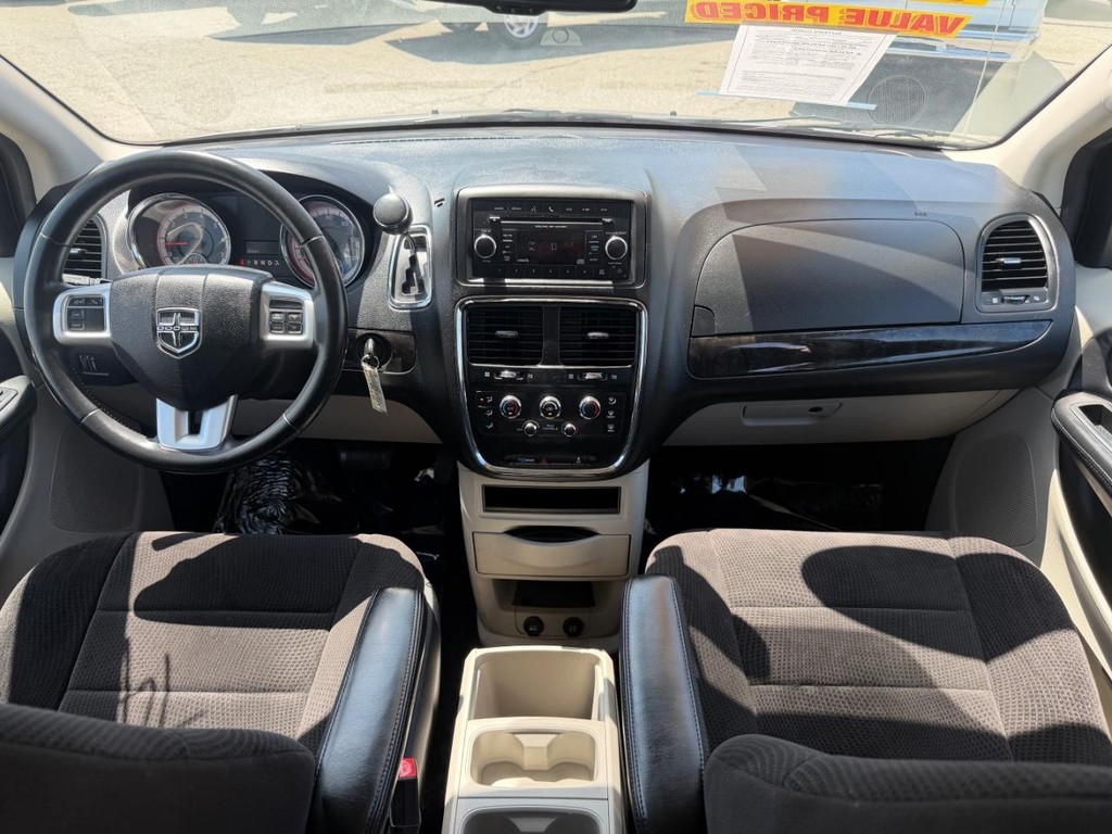 Dodge Grand Caravan Vehicle Full-screen Gallery Image 23