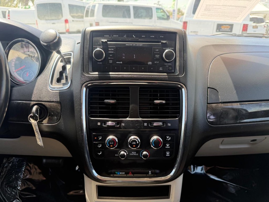 Dodge Grand Caravan Vehicle Full-screen Gallery Image 25