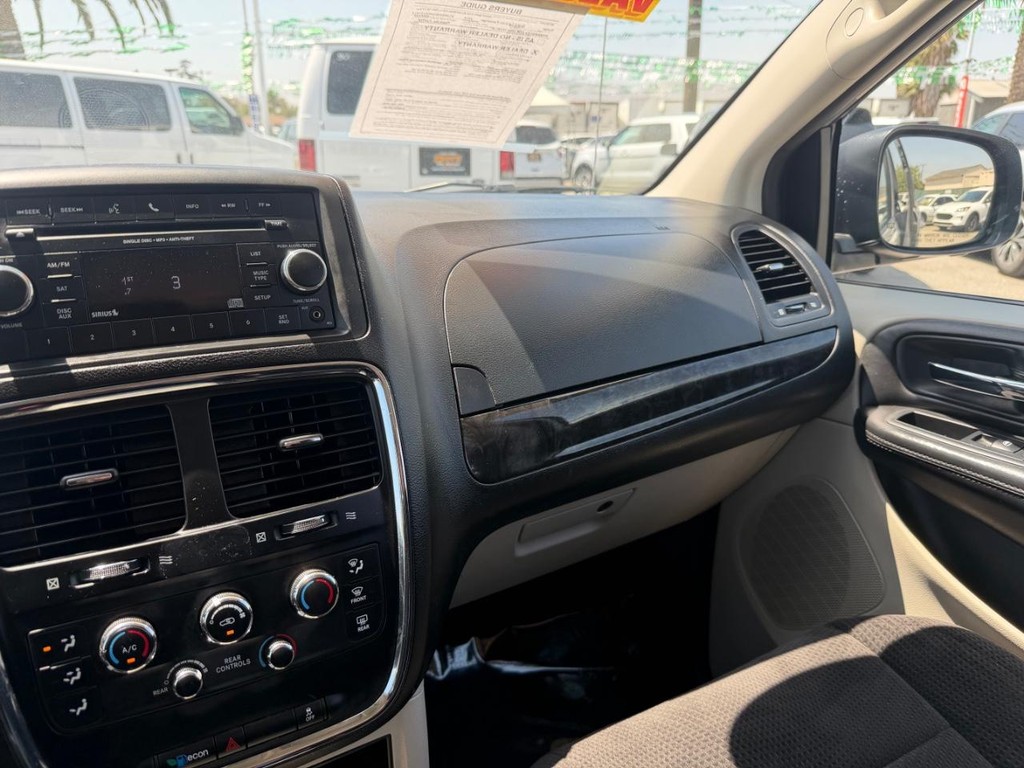 Dodge Grand Caravan Vehicle Full-screen Gallery Image 26